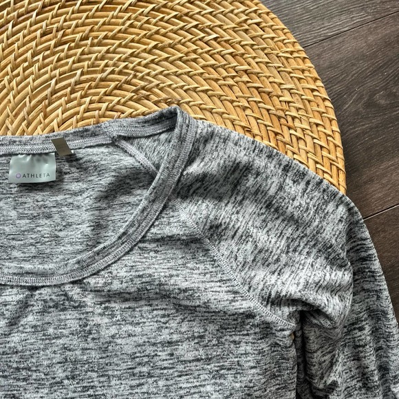 Athleta Grey Scoop Neck Long Sleeve Athletic Top size Small - Picture 2 of 2